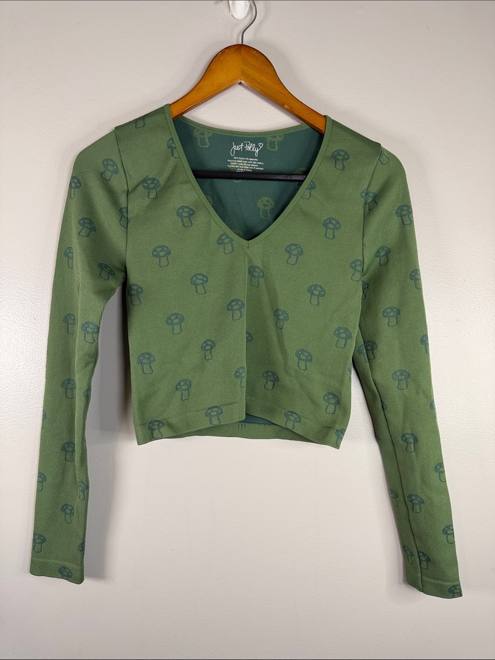 Just Polly Juniors' Long Sleeve Mushroom Print Stretch Cropped V-Neck Top, Med